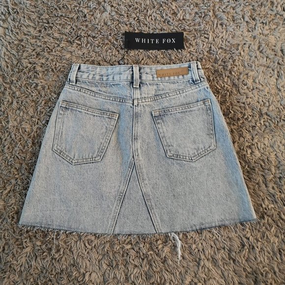 NWT WhiteFox Boutique Around Town Denim Mini Skirt - Picture 4 of 6